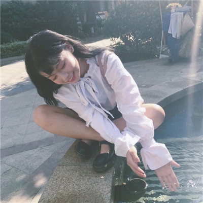 qq女生头像绿色侧面图片
