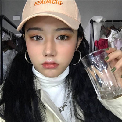 qq女生头像一男一女背图片