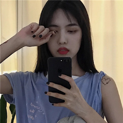 qq女生头像一男一女背图片