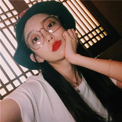 qq女生头像一男一女背图片