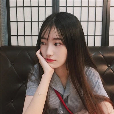 女生抽烟伤感带字头像图片