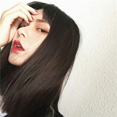 女生抽烟伤感带字头像