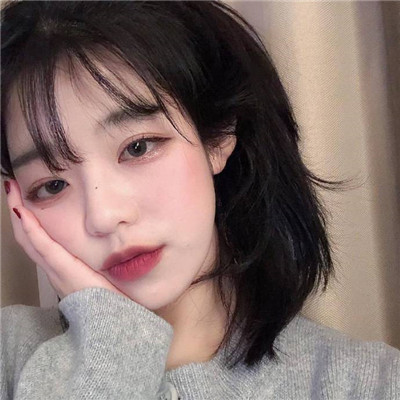 女生抽烟伤感带字头像图片