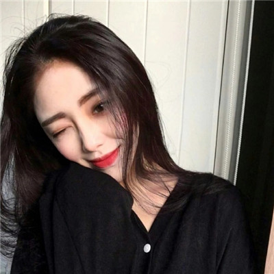 女生抽烟伤感带字头像图片