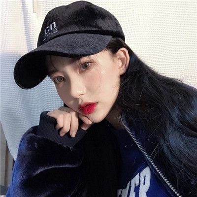 女生抽烟伤感带字头像图片