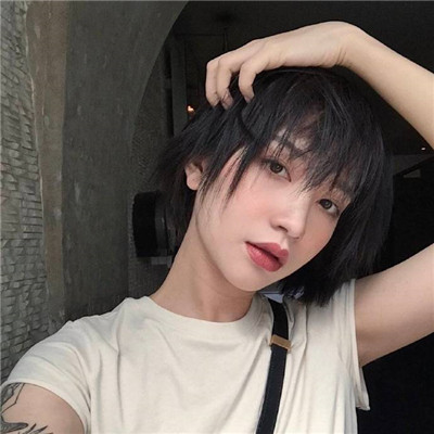 女生坐在地上头像大全图片