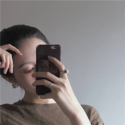 女生坐在地上头像大全图片