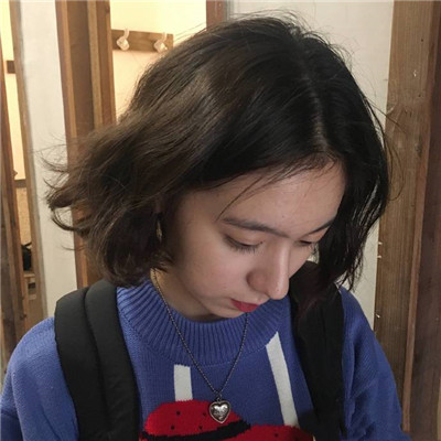 女生坐在地上头像大全图片