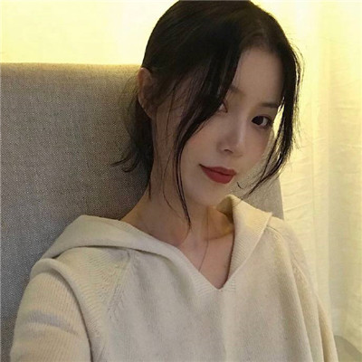 女生坐在地上头像大全图片