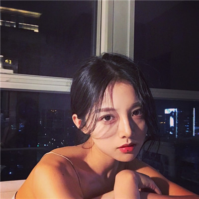 qq女生头像短发超拽图片