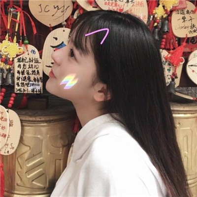 黑色衣服女生头像清新图片