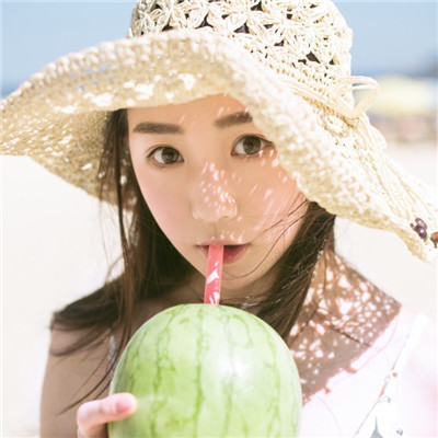 黑色衣服女生头像清新图片