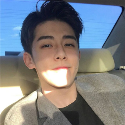 开心个人头像男生图片