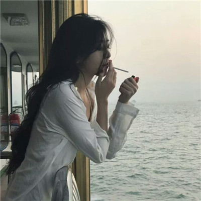 有相框的呆萌女生头像图片