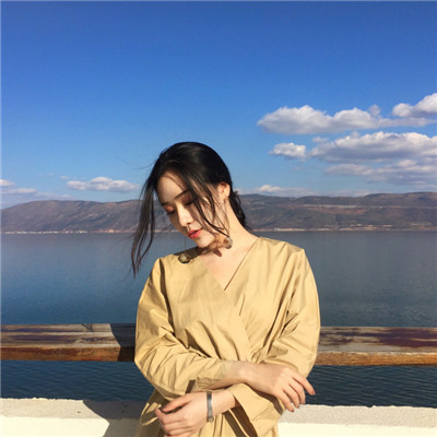有相框的呆萌女生头像图片