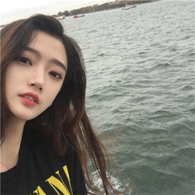 有相框的呆萌女生头像图片