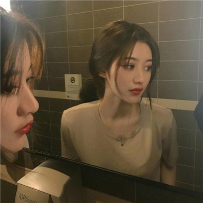有相框的呆萌女生头像图片