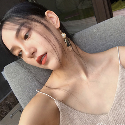 有相框的呆萌女生头像图片