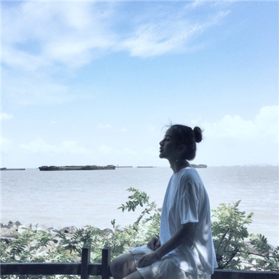 qq头像 黑白 女生图片