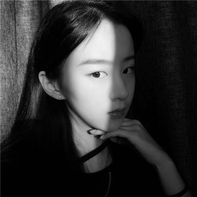 头像女生动漫手绘黑白图片
