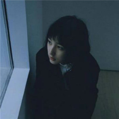 头像女生动漫手绘黑白图片