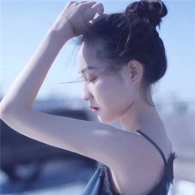 头像女生动漫手绘黑白图片