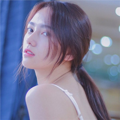 头像女生动漫手绘黑白图片