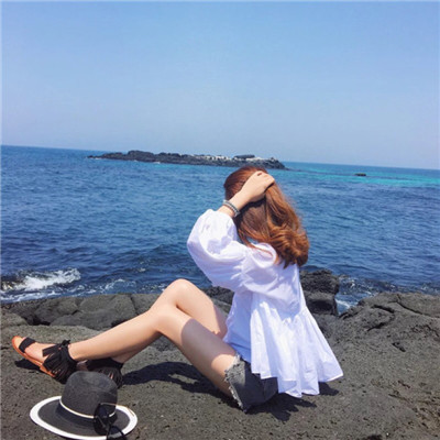 戴复古圆眼镜女生头像图片