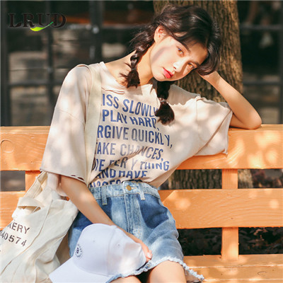 女生头像背影带字白色图片