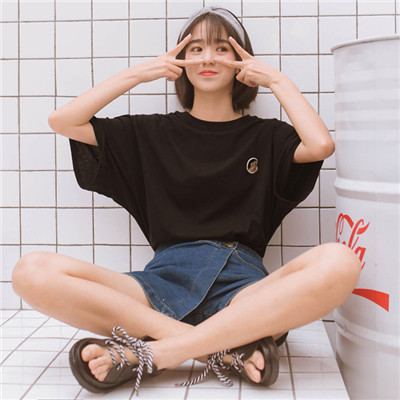 女生头像背影带字白色