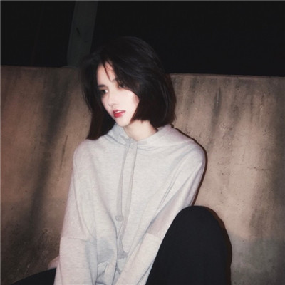 高冷女生卡通背面头像图片