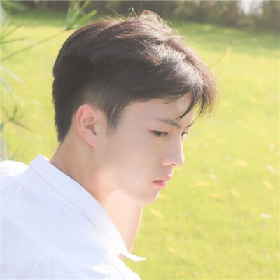 露半身男生头像图片