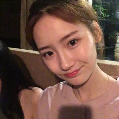 短发女生背影头像唯美图片