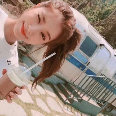 黑色系露骨qq女生头像图片