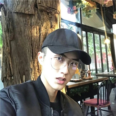 戴眼镜帅哥头像最新2018头像男生奇葩头像2015款图片