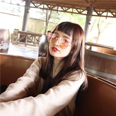 女生坐在地上头像大全图片
