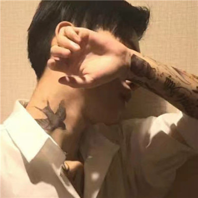最新版2018男生孤独头像动漫社会图片