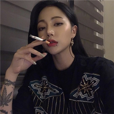 女生头像动漫冷酷帅气图片