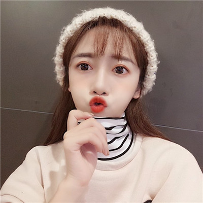 qq头像女生嘴叼玫瑰花图片