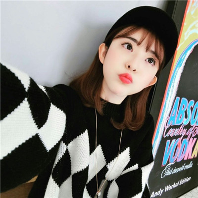 qq头像女生嘴叼玫瑰花图片