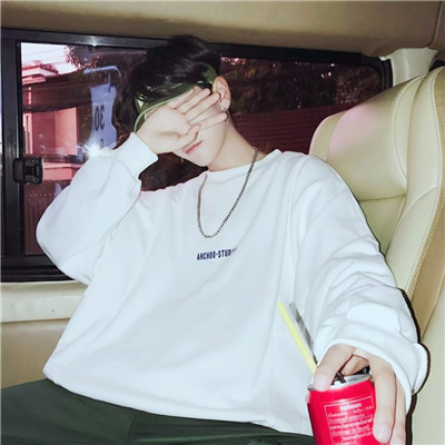 qq戴帽子遮住脸酷酷的男生头像
