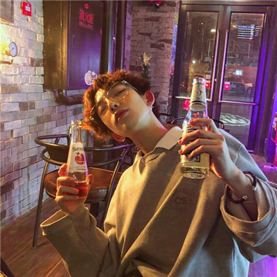 qq戴帽子遮住脸酷酷的男生头像图片
