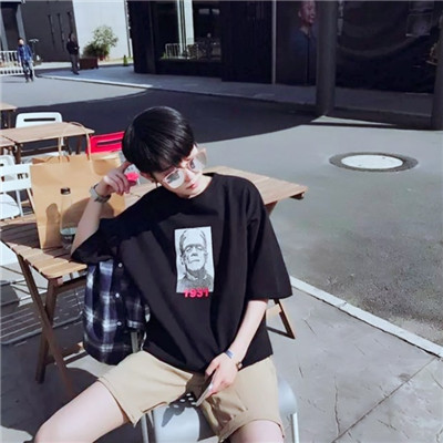 qq戴帽子遮住脸酷酷的男生头像图片