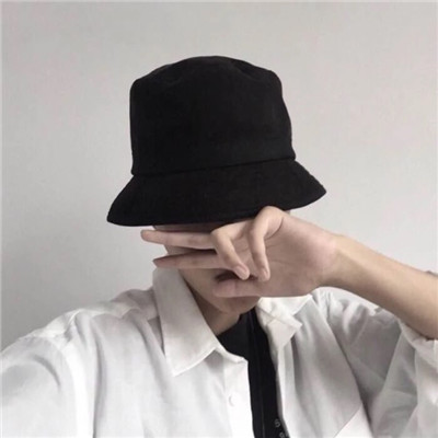 霸道超拽戴帽帅气拿泡泡机的男生头像图片
