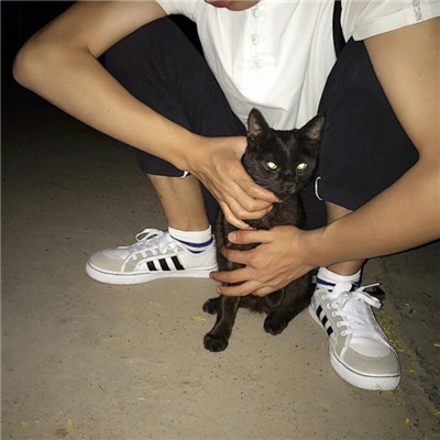 霸道超拽戴帽帅气拿泡泡机的男生头像图片