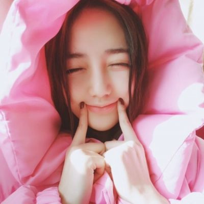 qq头像女生嘴叼玫瑰花图片