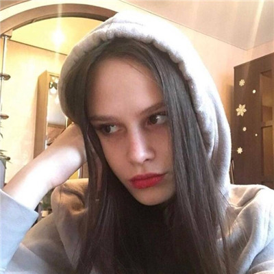 女生动漫黑白背影头像图片