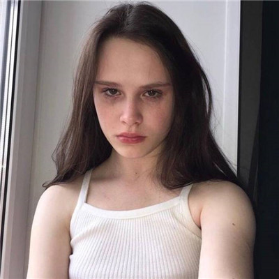 女生动漫黑白背影头像图片