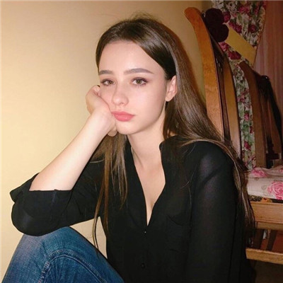 女生动漫黑白背影头像图片