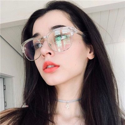 女生动漫黑白背影头像图片